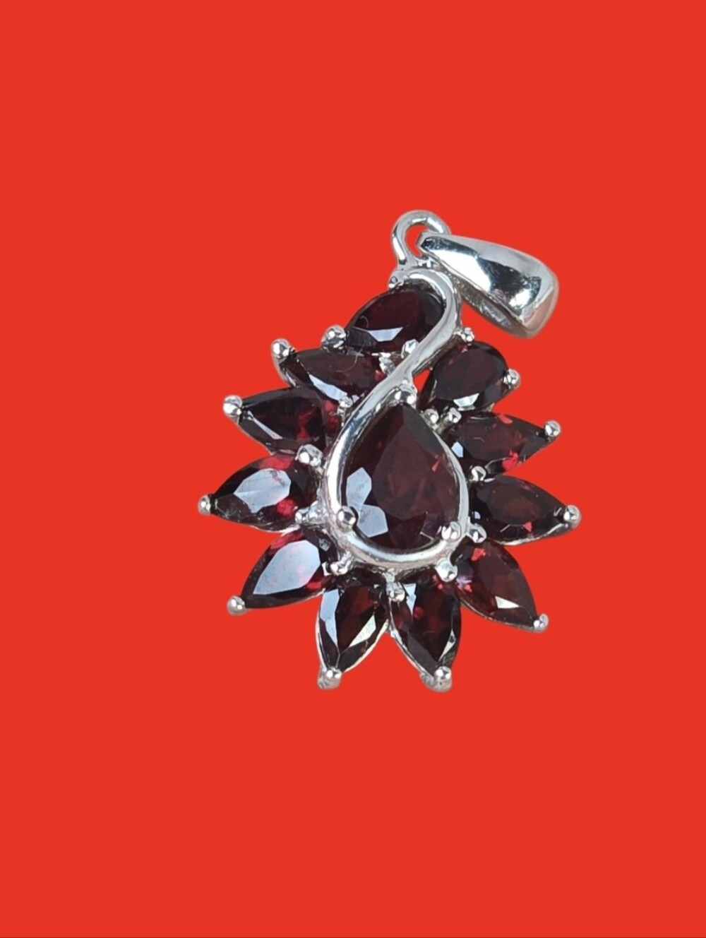 925 Sterling Silver Pendant 1.6x2.2cm with Natural Garnet